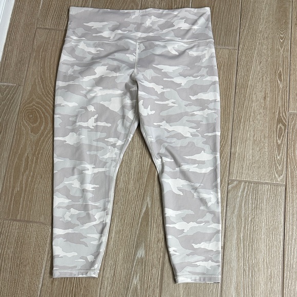 Athleta Pants - Athleta Elation 7/8 Tight Camouflage Leggings